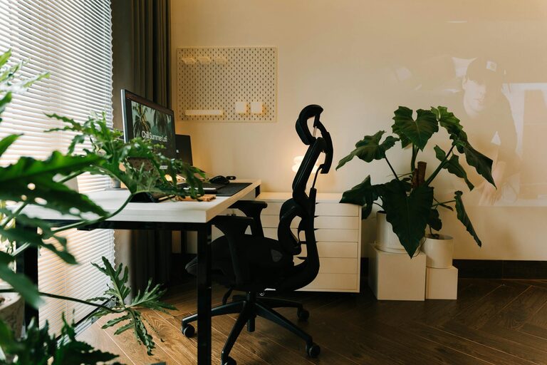 Tips for Creating a Relaxing Home Office Space to Boost Productivity and Comfort
