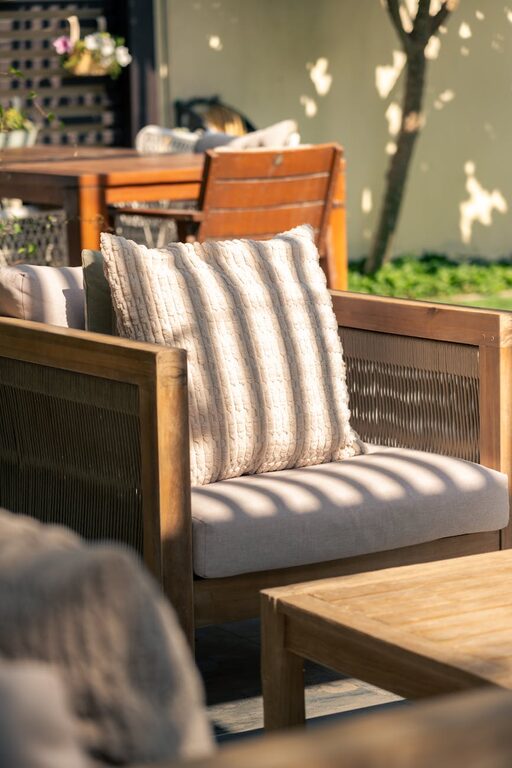 Tips for Creating a Cozy and Inviting Outdoor Living Space at Home